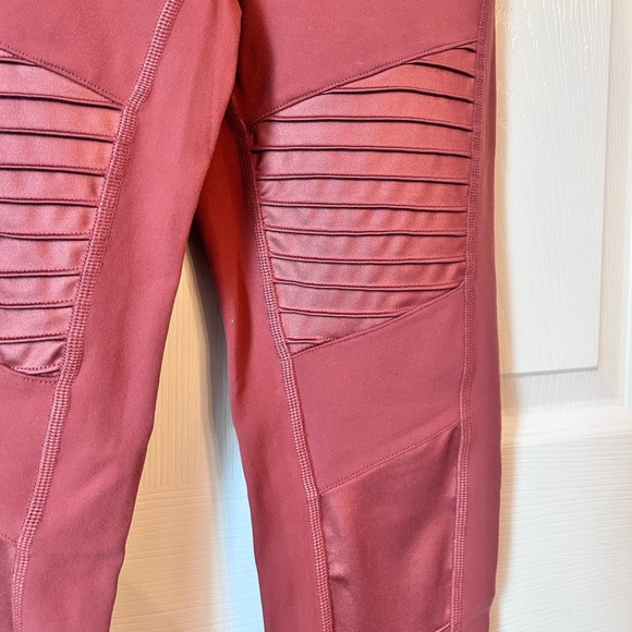 ALO Yoga High Waist Moto Legging- Earth & Earth Glossy/ Size Small - Picture 4 of 6